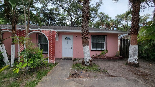 Building Photo - 703 56th Ave E