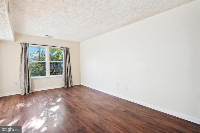 Foto del edificio - 6101 Hoskins Hollow Cir