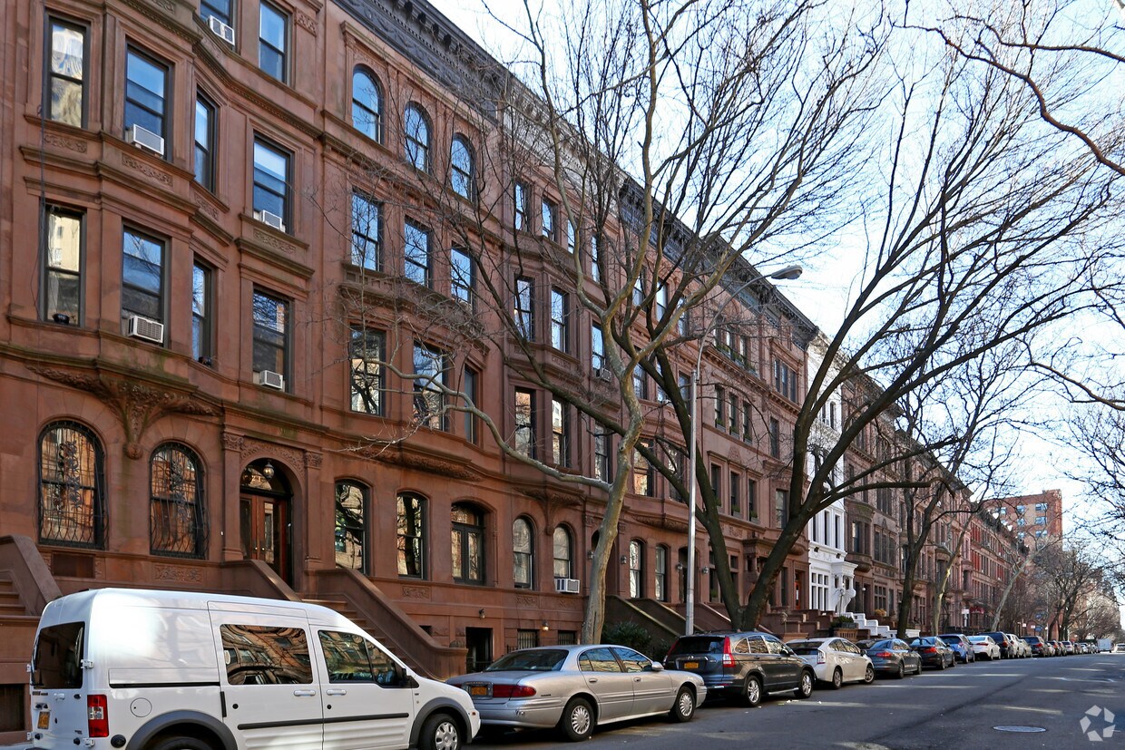 Building Photo - 28 W 89th St