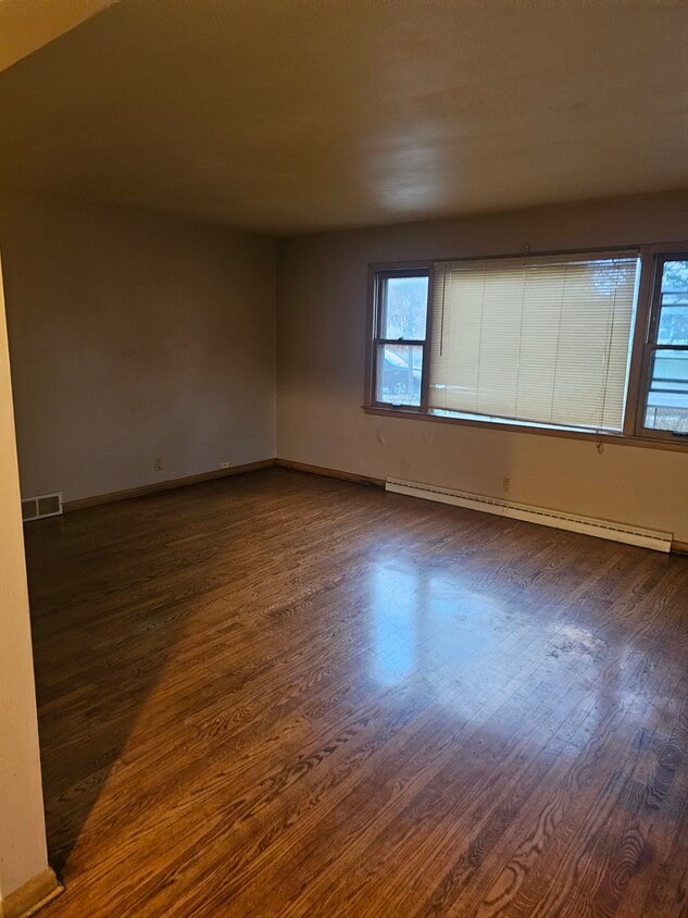 Building Photo - 5852 N 32nd St