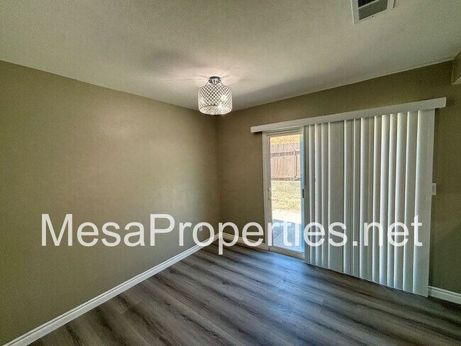 Building Photo - 1749 E Fairfield Ct