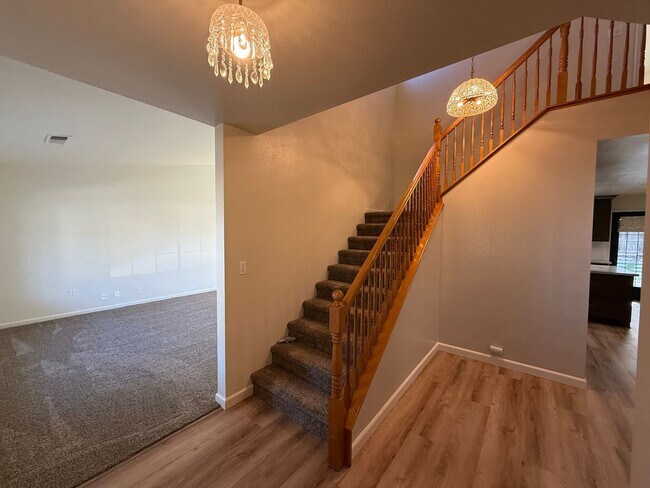 Foto del edificio - Nicely updated 4-bedroom in Oakdale!