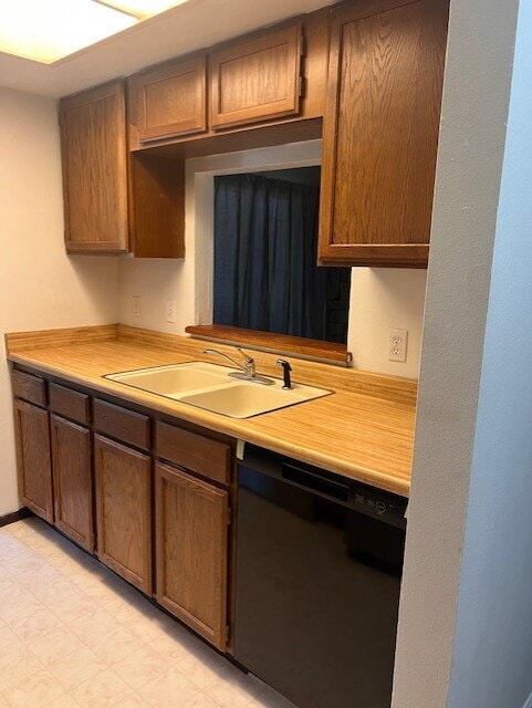 Building Photo - 1 Bedroom / 1 Bathroom Condo! Garage! Washer & Dryer Included! Move In Special!!! $500 off first ...