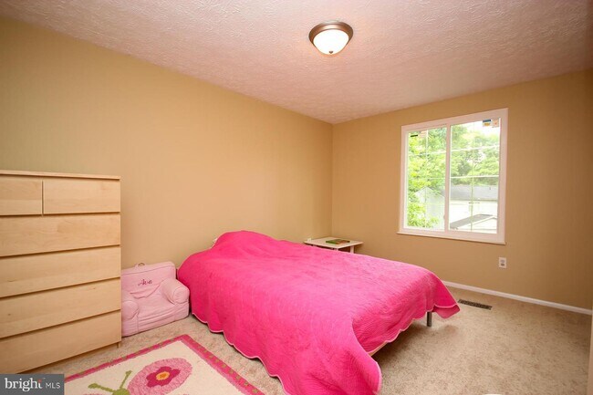 Building Photo - 8419 Woodford Ct