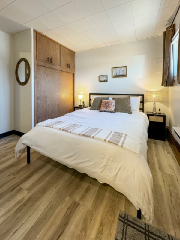 Building Photo - 208 2nd St S