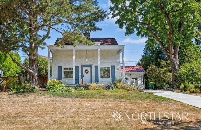 Building Photo - Charming Broadmoor Historic Farmhouse on a...
