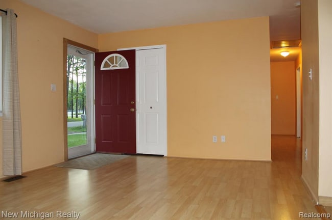 Building Photo - 655 Robinwood Dr