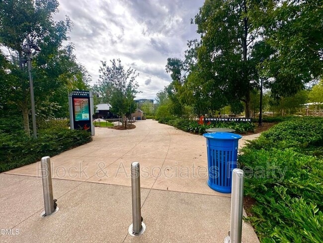 Foto del edificio - 216 S Walker St