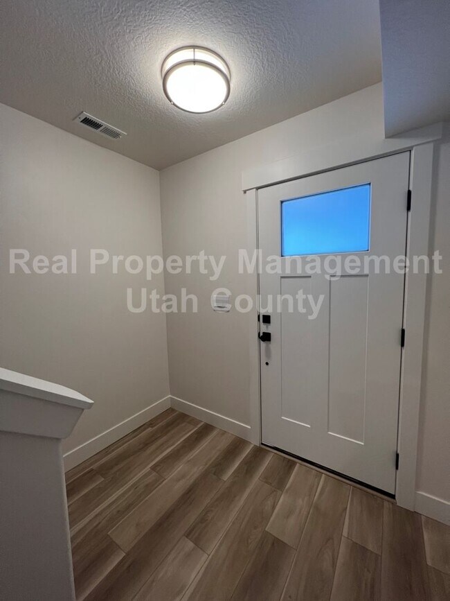 Foto del edificio - Newer American Fork Townhouse