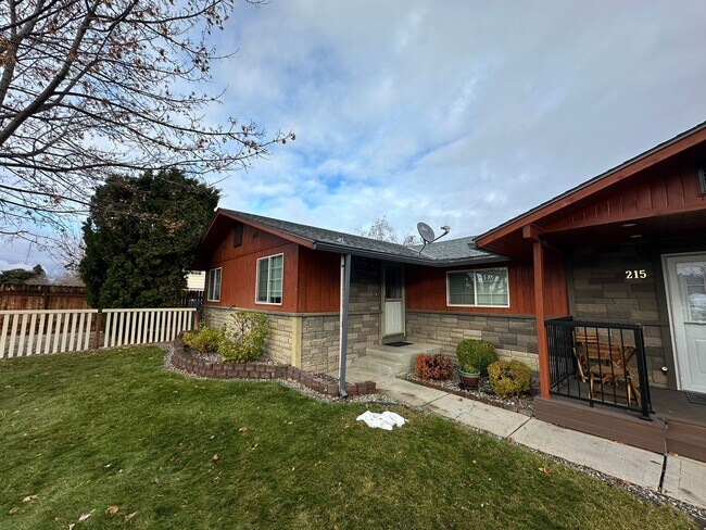 Foto del edificio - 215 Ridgemont Dr