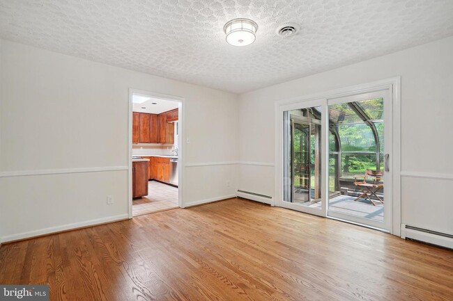 Building Photo - 5617 Clermont Dr