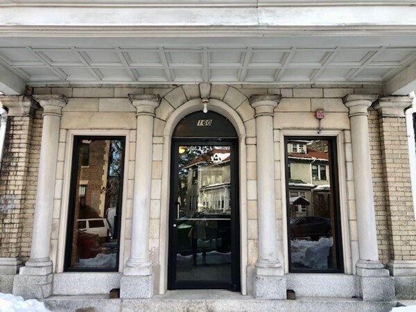 Foto del edificio - 160 Strathmore Rd
