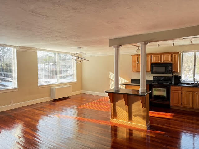 Foto del edificio - 2 Hammond Pond Pkwy