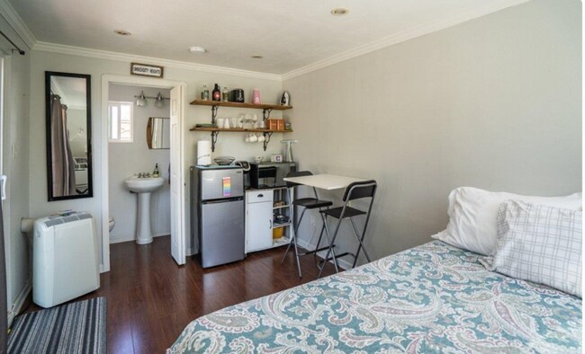 Building Photo - 4586 Arizona St