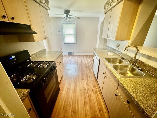 Foto del edificio - 20130 Priday Ave