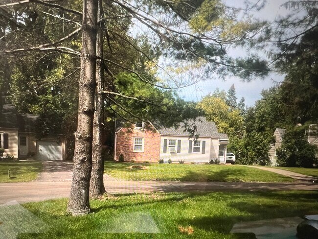 On a dead end and quiet street - 305 Sunset Ct