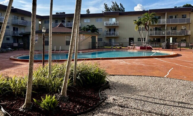 Foto del edificio - 7505 SW 82nd St