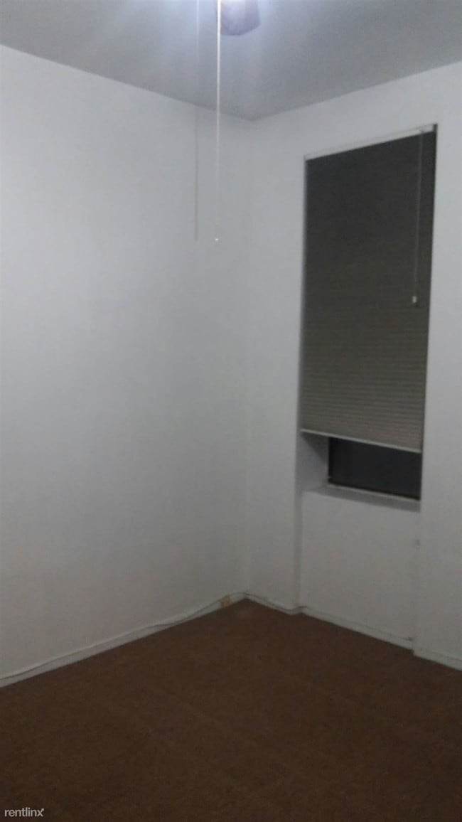 Building Photo - 153 E 99th St