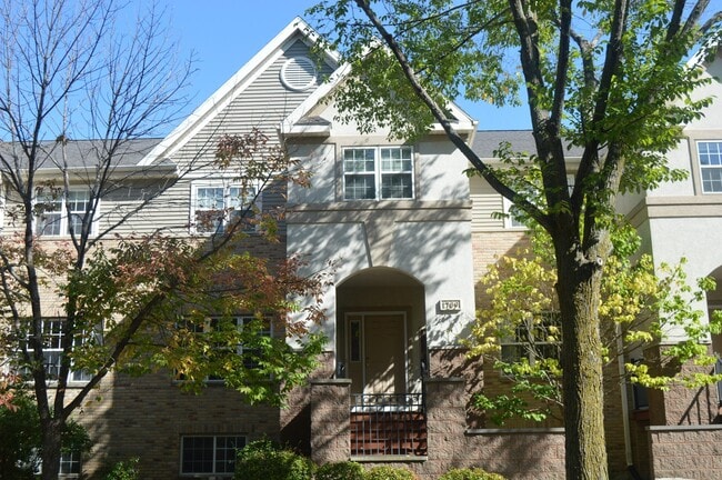 Building Photo - 1709 Carns Dr
