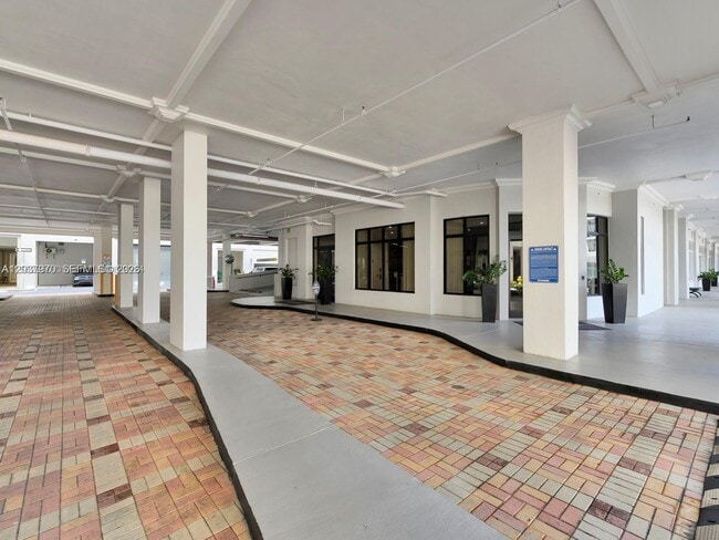 Foto del edificio - 4100 Salzedo St