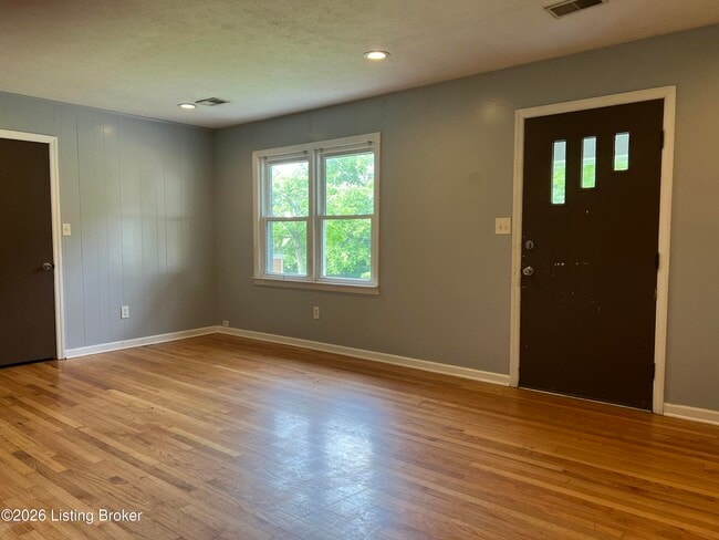 Building Photo - 616 Clairview Dr