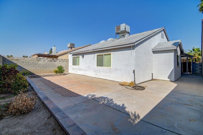 Foto del edificio - 4651 4 Leaf Clover Dr
