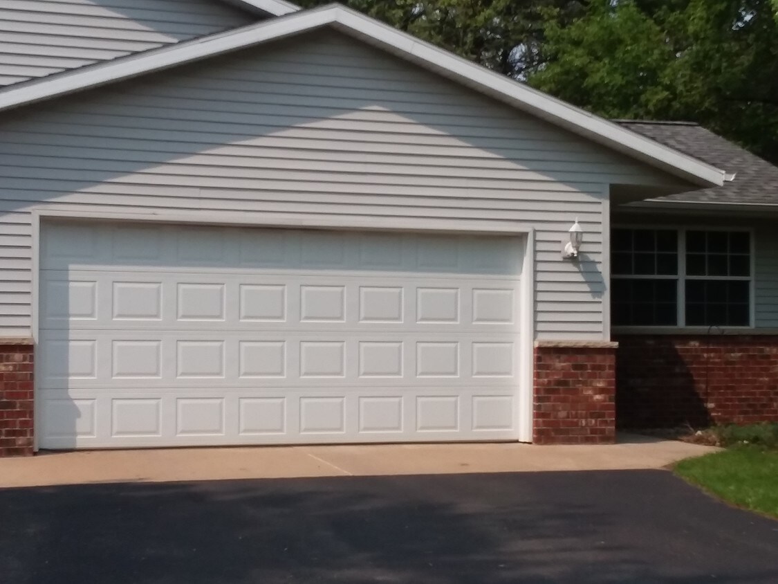 2402 Deepwood Ct, Plover, WI 54467 Townhome Rentals in Plover WI