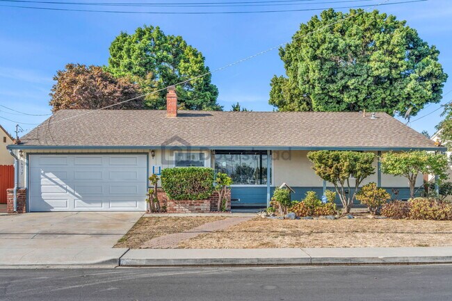 Building Photo - 16017 Via Nueva