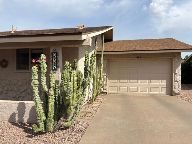 Building Photo - Enjoy this cozy 2 Bedroom, 1.75 Bathrooms, 1.5 Car Garage home in Premier Active Adult Resort Sty...