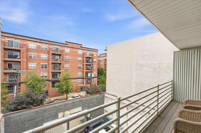 Building Photo - 1110 Clinton St
