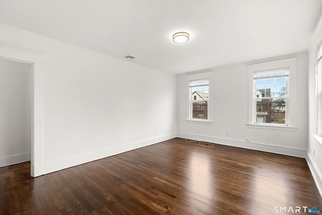 Building Photo - 155 Elm St