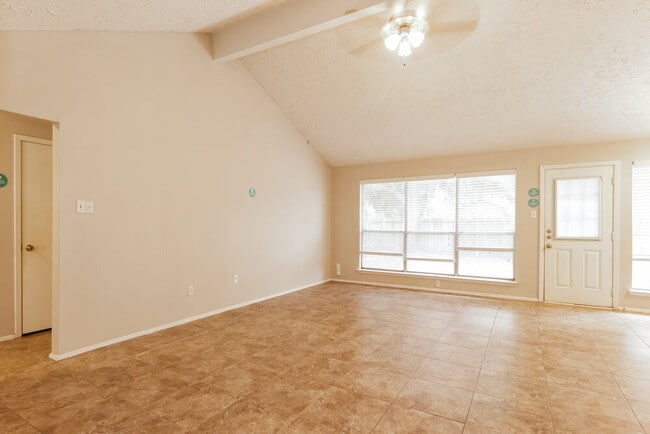 Building Photo - 21002 Ironcrest Ln