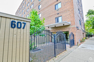 Building Photo - 607 W Wrightwood Ave
