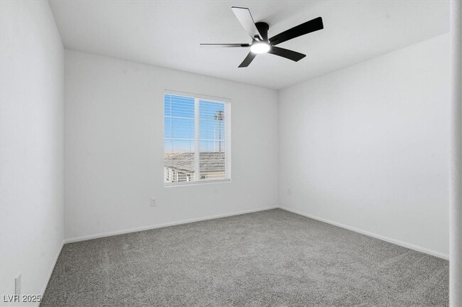 Foto del edificio - 8667 Luxuriant Ave