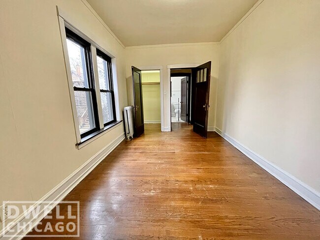 Foto del edificio - 2436 N Sawyer Ave