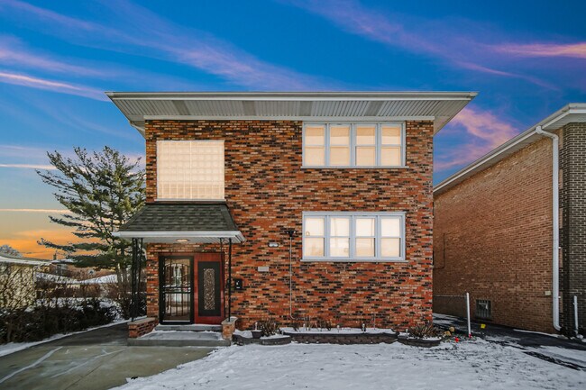 Building Photo - 403 Prairie Ave 1