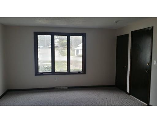Building Photo - 17 Pinebrook Ln