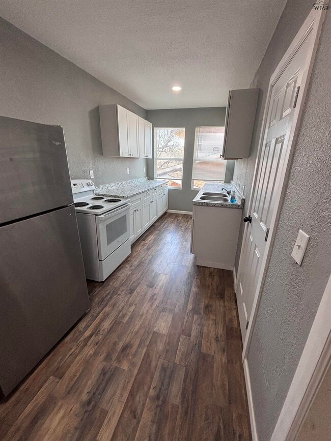 Building Photo - 1801 11th St