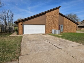 Building Photo - 204 Willow Branch Rd