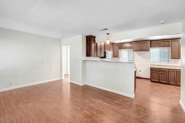 Foto del edificio - Coming Soon! 3/1 One story Home in San Ber...