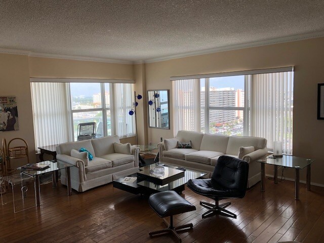 Sala de estar con hermosas vistas - 3550 Galt Ocean Dr