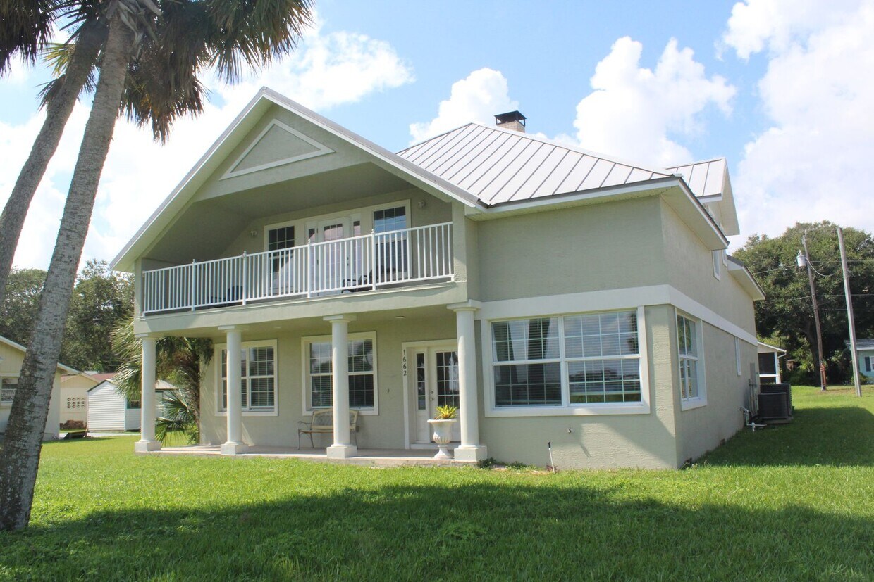 Primary Photo - 3 bed 2.5 bath with pool on the river.