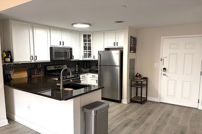 Building Photo - 4315 Park Ave