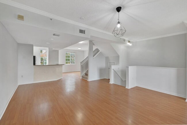 Building Photo - 2911 NE 185th St