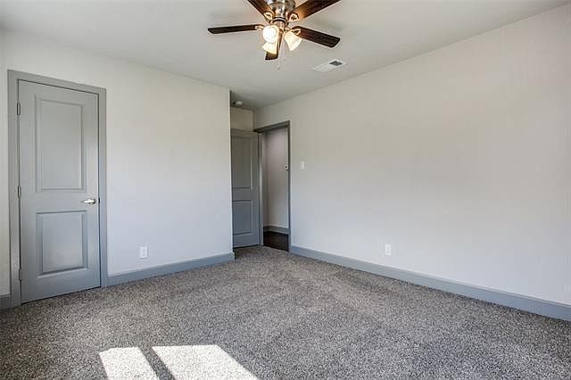 Building Photo - 2930 Poinsettia Dr