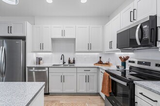 Building Photo - Alpine Creekside