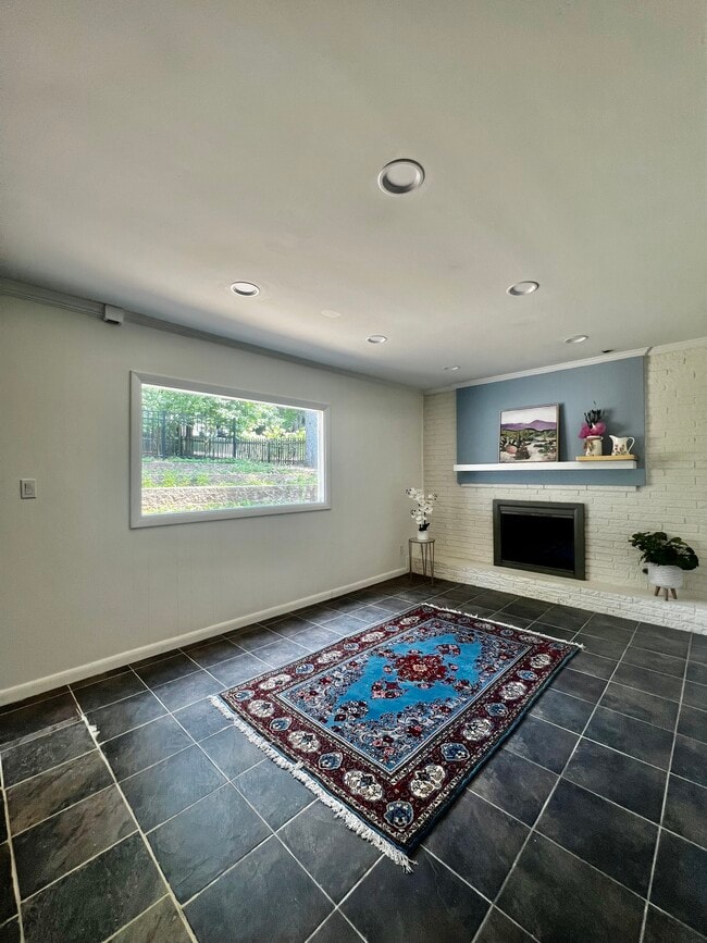 Photo - 1346 Valley View Rd House