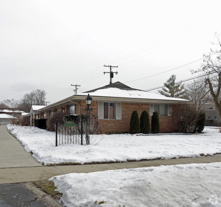 Building Photo - 1980-2000 N Washington Ave