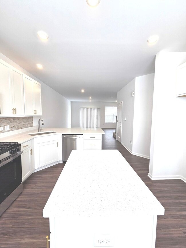 Foto del edificio - 14952 Dyer Ln