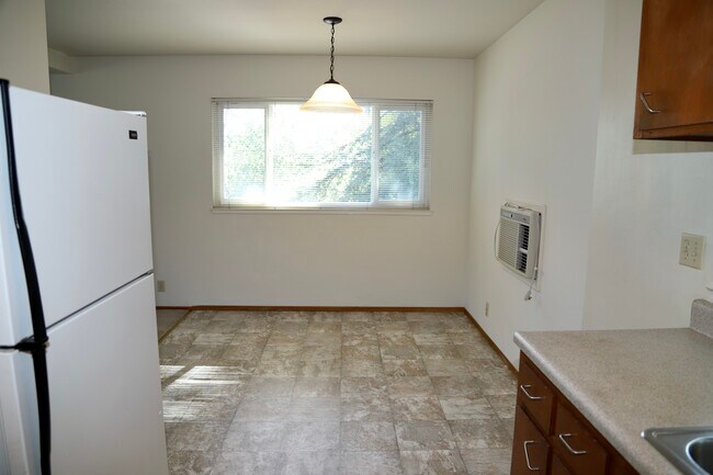Building Photo - 3603 Happy Valley Rd